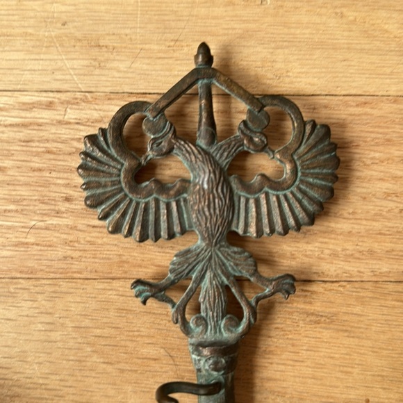 Vintage Brass Skelton Key Key Holder - Picture 2 of 3